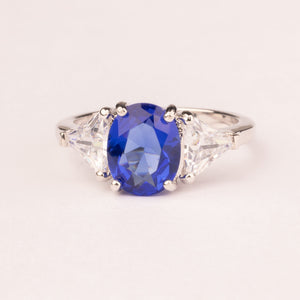 Petite bague avec zircone saphir ovale