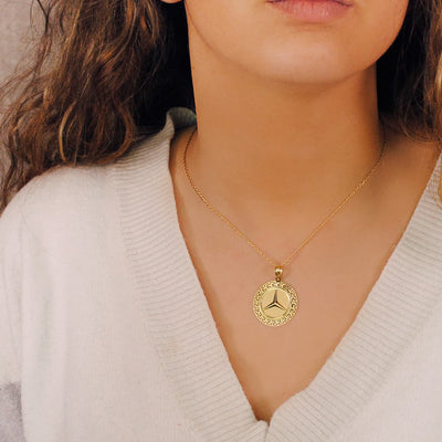 18K Yellow Gold Three-Pointed Star Medal with Openwork Greek Border. 27 mm