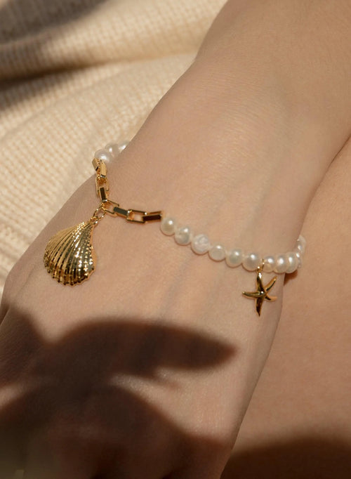 Pulseras de Perlas en Oro Diseño Charms de Concha y Estrella de Mar