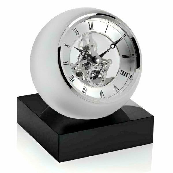 Reloj de sobremesa con esfera de cristal y maquinaria esqueleto