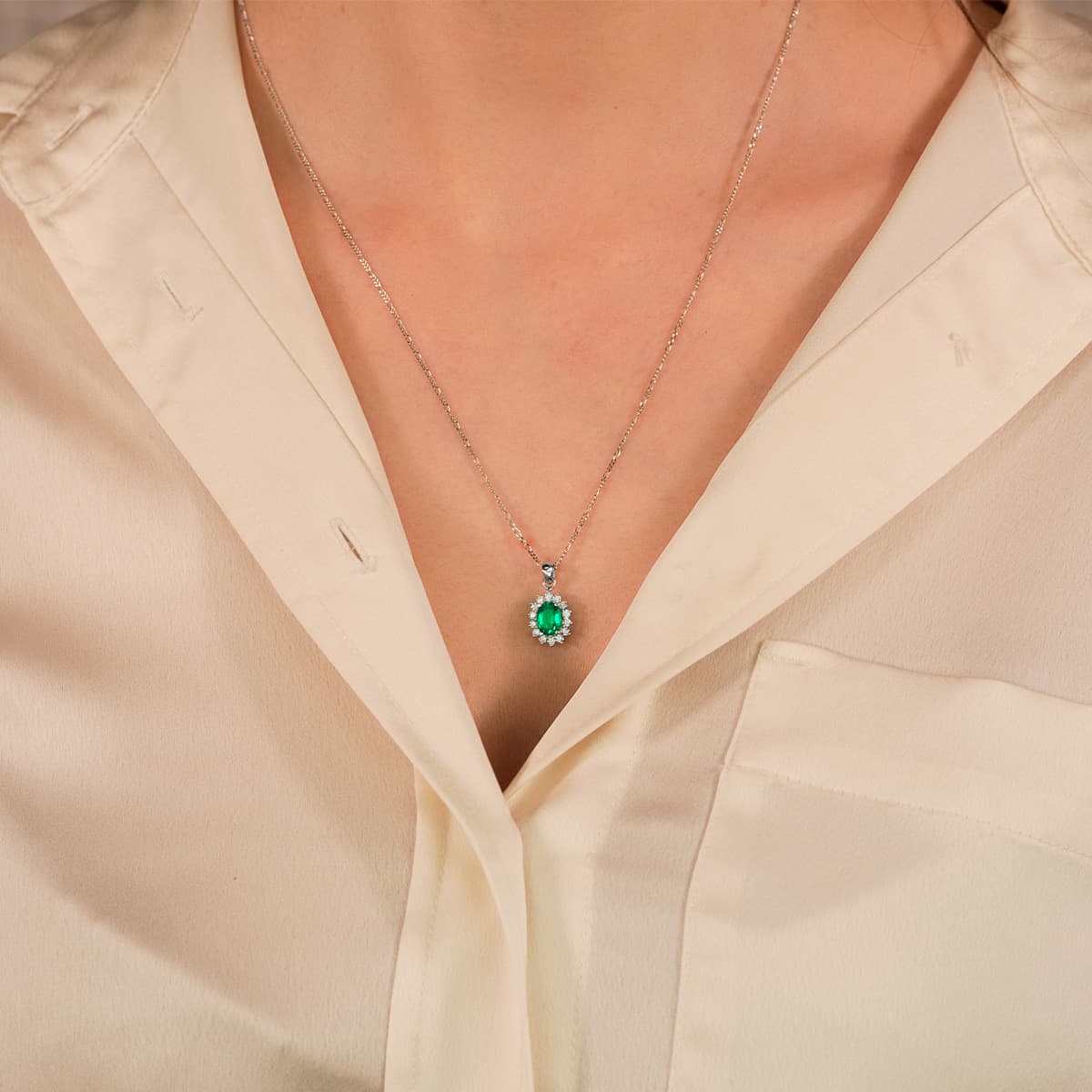 18K White Gold Pendant Emerald 0.39 Ct. 14 Diamonds 0.14 Cts. Si-H. 10x8 mm