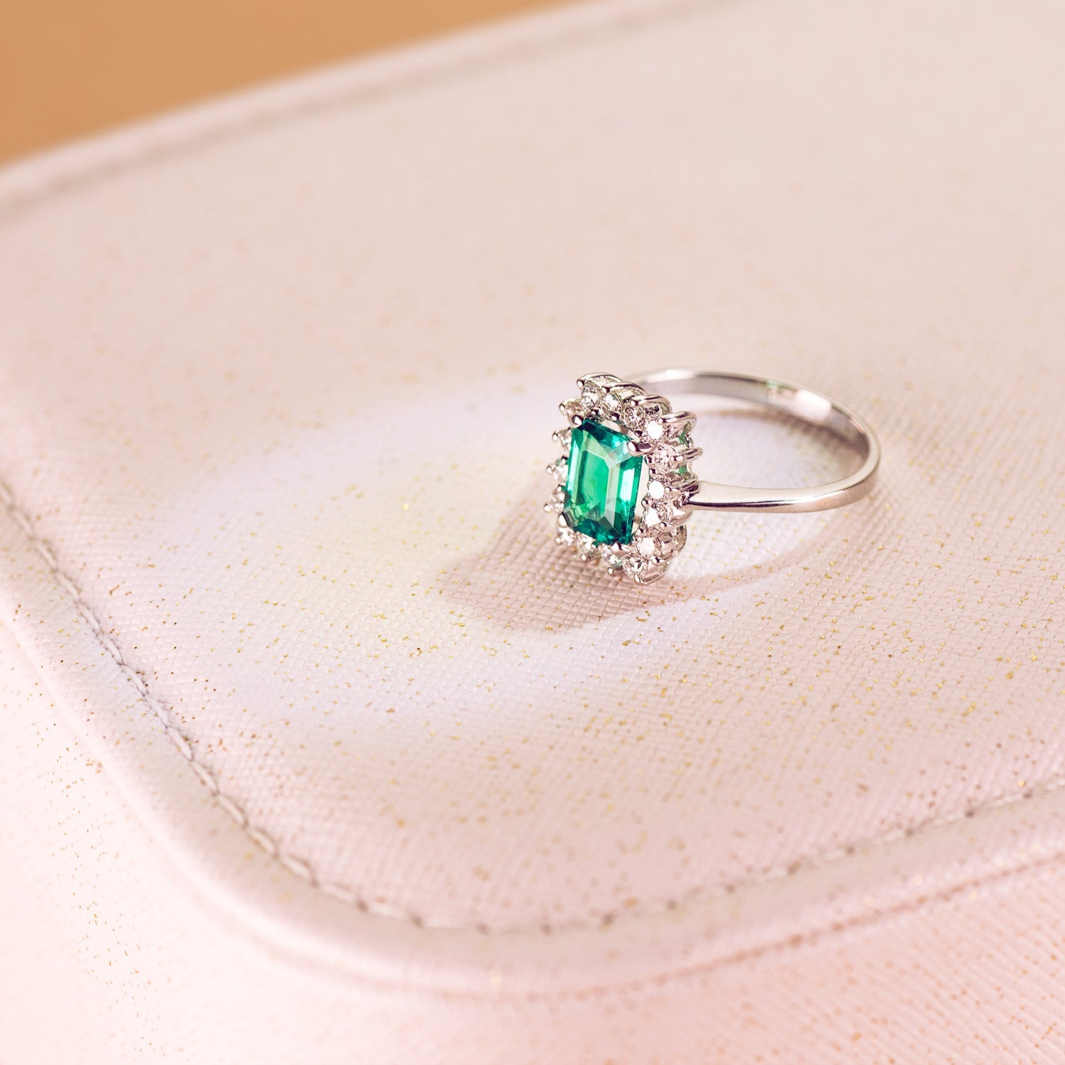 18K Anillo Sortija Oro Blanco Esmeralda 1.50Qt con Diamantes