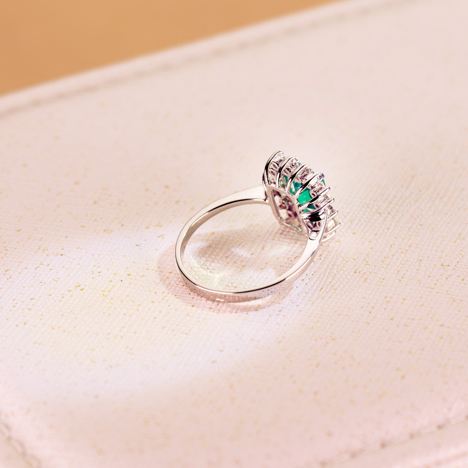 18K Anillo Sortija Oro Blanco Esmeralda 1.50Qt con Diamantes