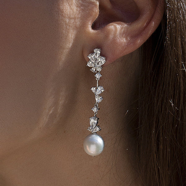 Long bridal earrings with cubic zirconia and finished with a pearl in floral motifs