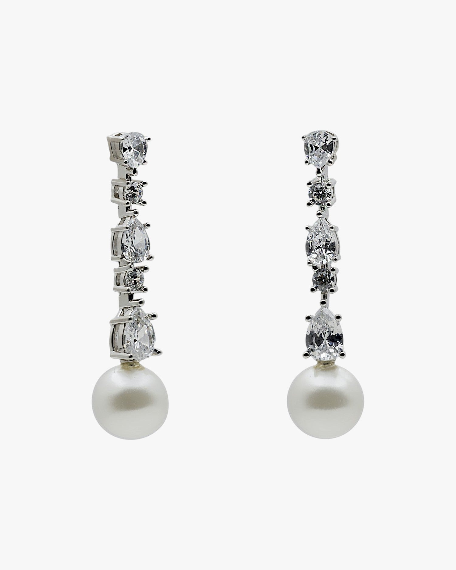 Pendientes largos de novia en plata con circonitas y perla de agua dulce