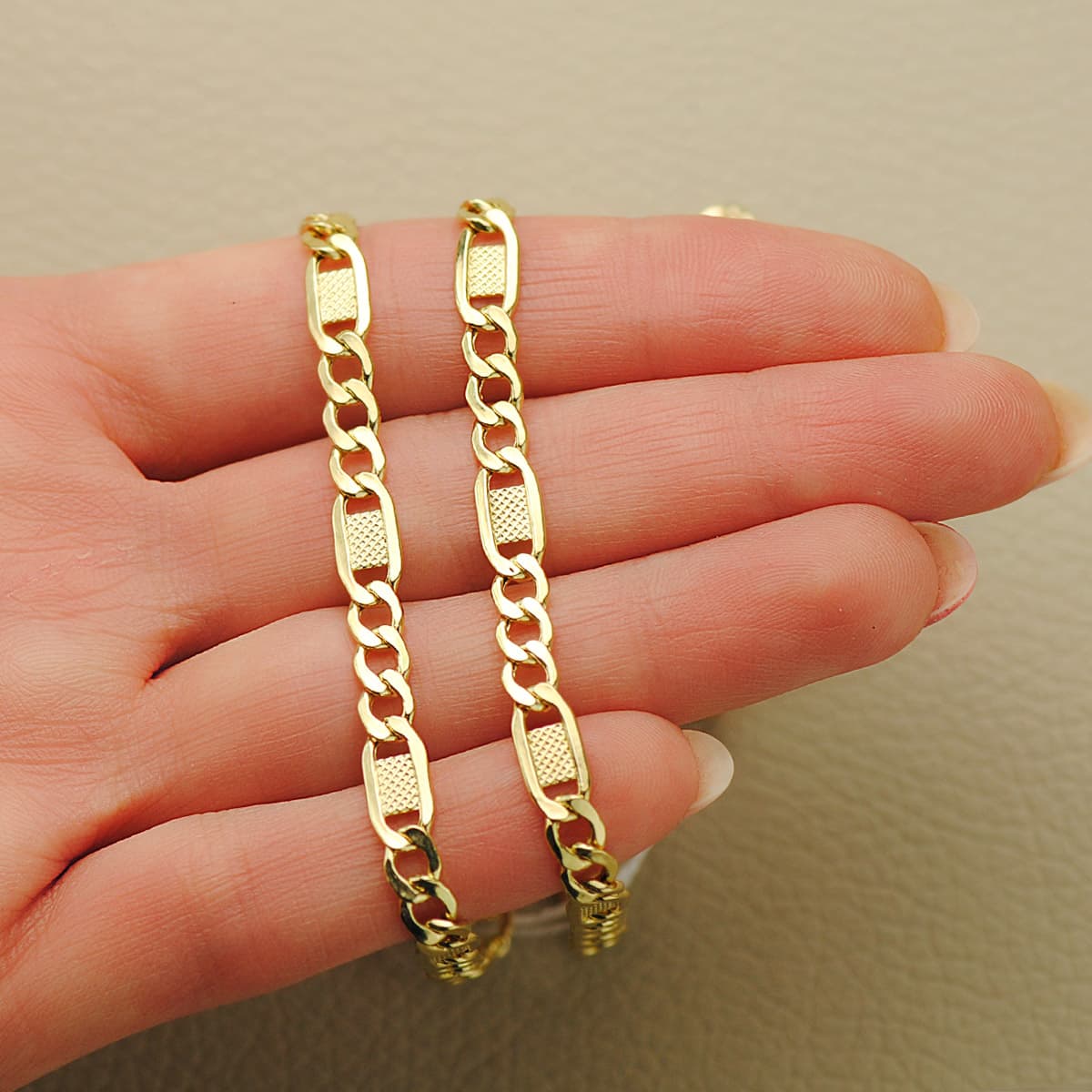 18K Yellow Gold Hollow Link Chain 3x1. Length 60 cm Width 5 mm
