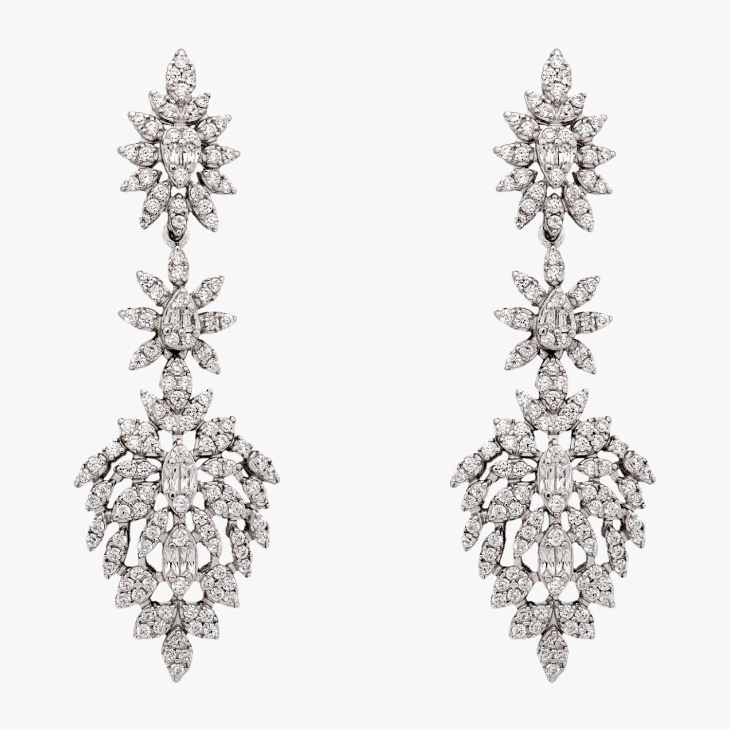 Pendientes de novia en plata con motivo floral y circonitas blancas