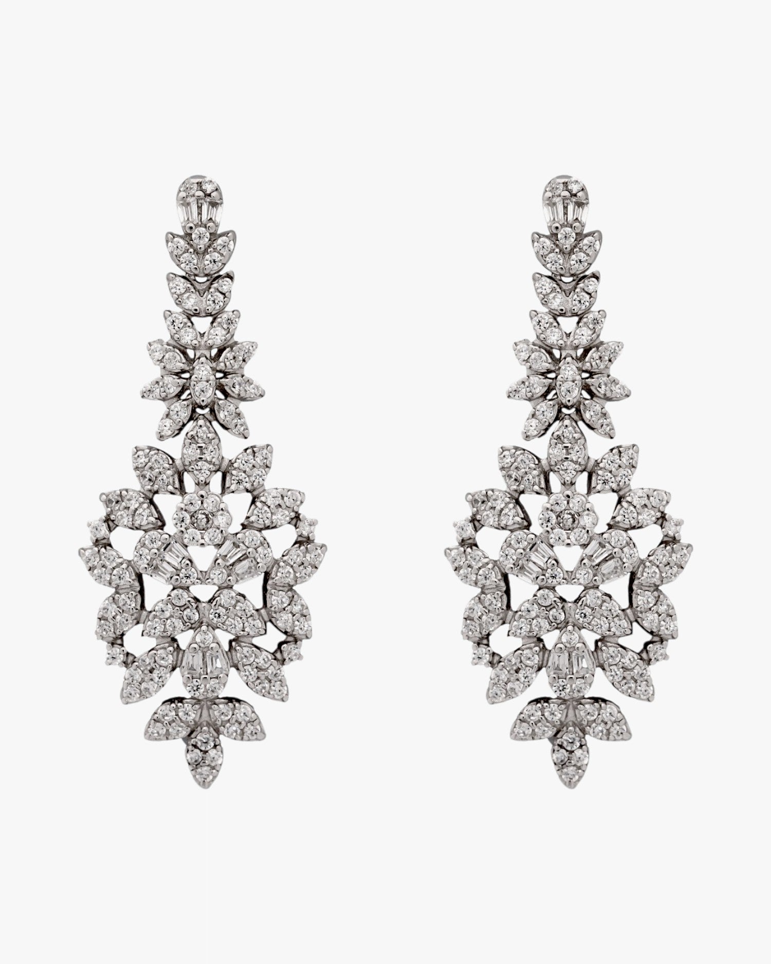 Pendientes de novia en plata con circonitas blancas en forma de racimo