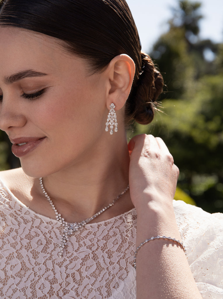 Detalle de las tallas marquesa y baguette de los pendientes