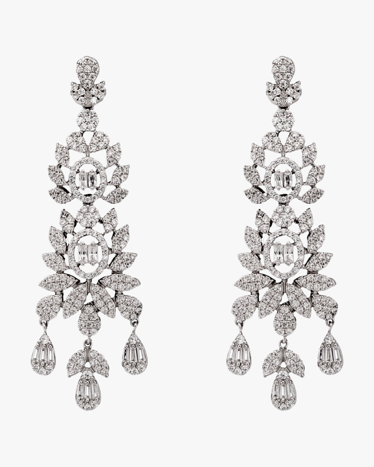 Pendientes de novia florales en plata con circonitas y lágrimas colgantes