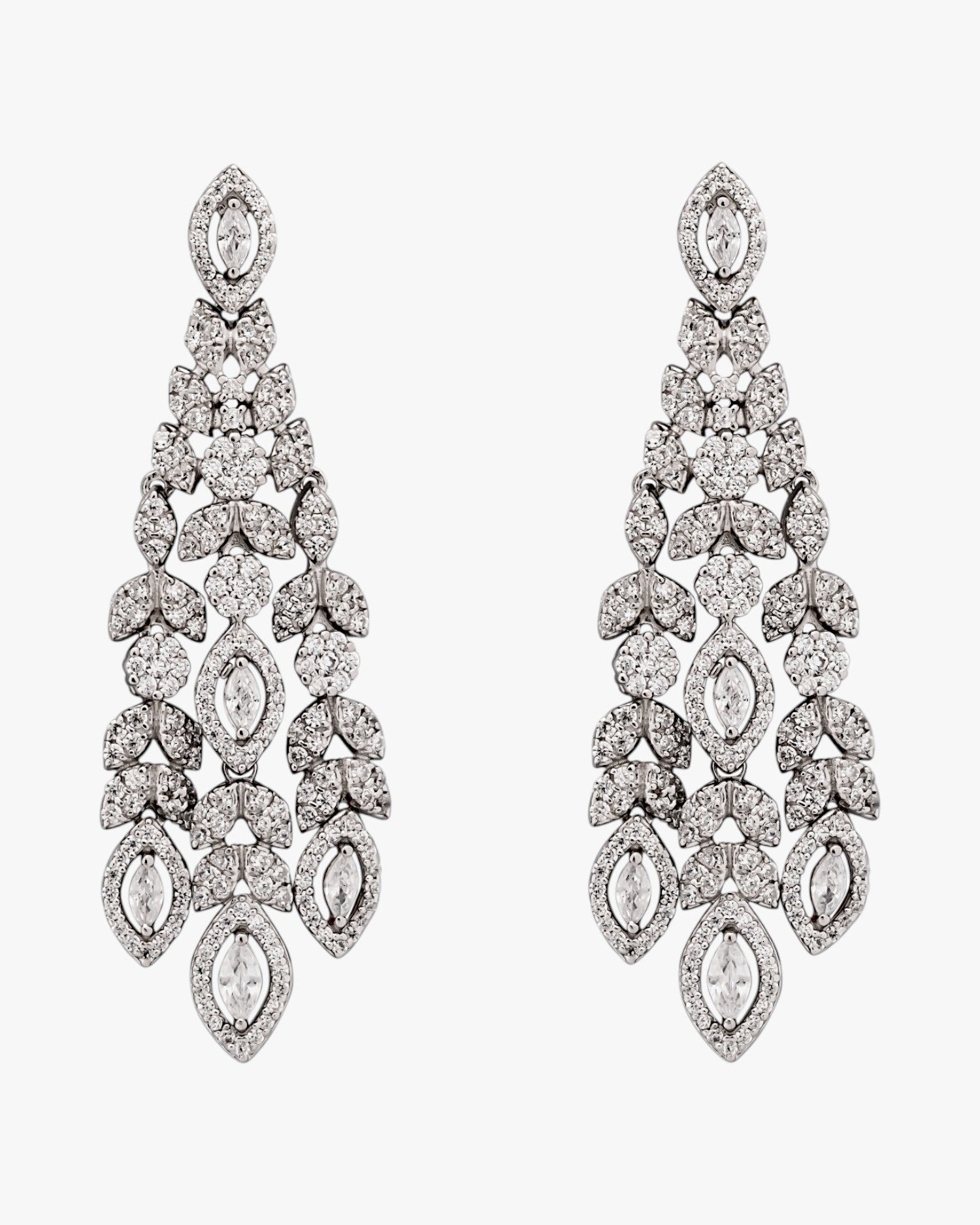 Pendientes de novia en plata con diseño floral y circonitas blancas