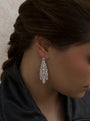 Detalle de las circonitas de talla marquesa de los pendientes