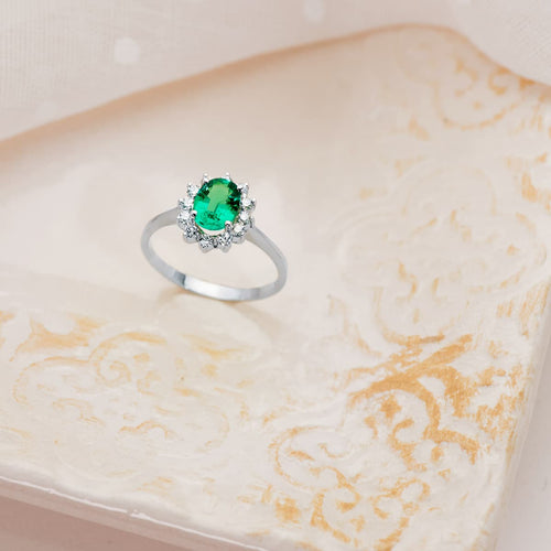 18K White Gold Ring Set with Emerald 1.10 Qts. with Diamonds