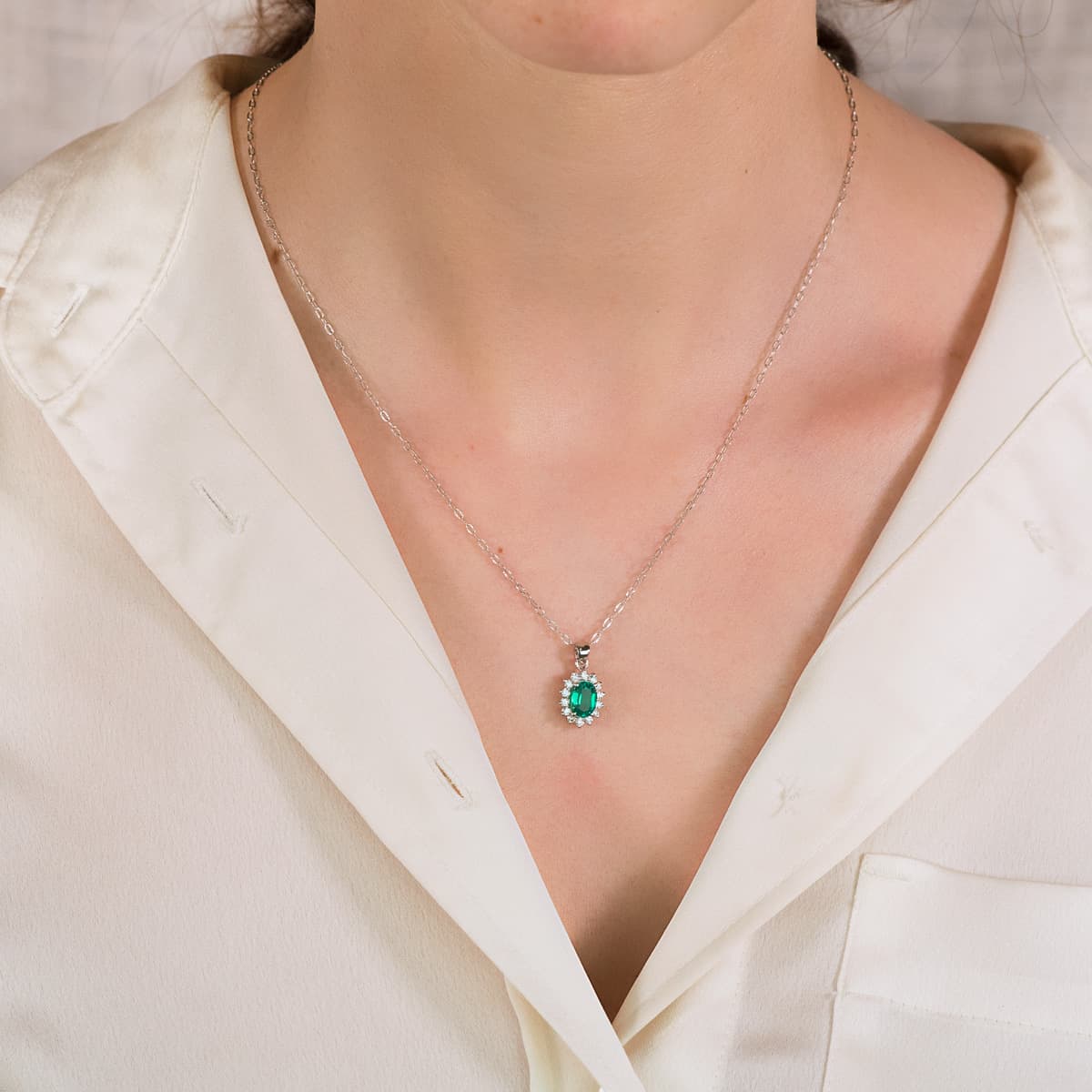 18K White Gold Pendant Emerald 1.10 Ct. 14 Diamonds 0.42 Cts. Si-H. 11x9 mm