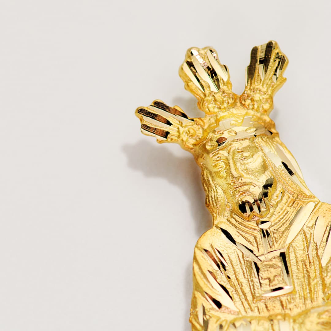 18K Cristo Cautivo Silhueta 27x13 mm