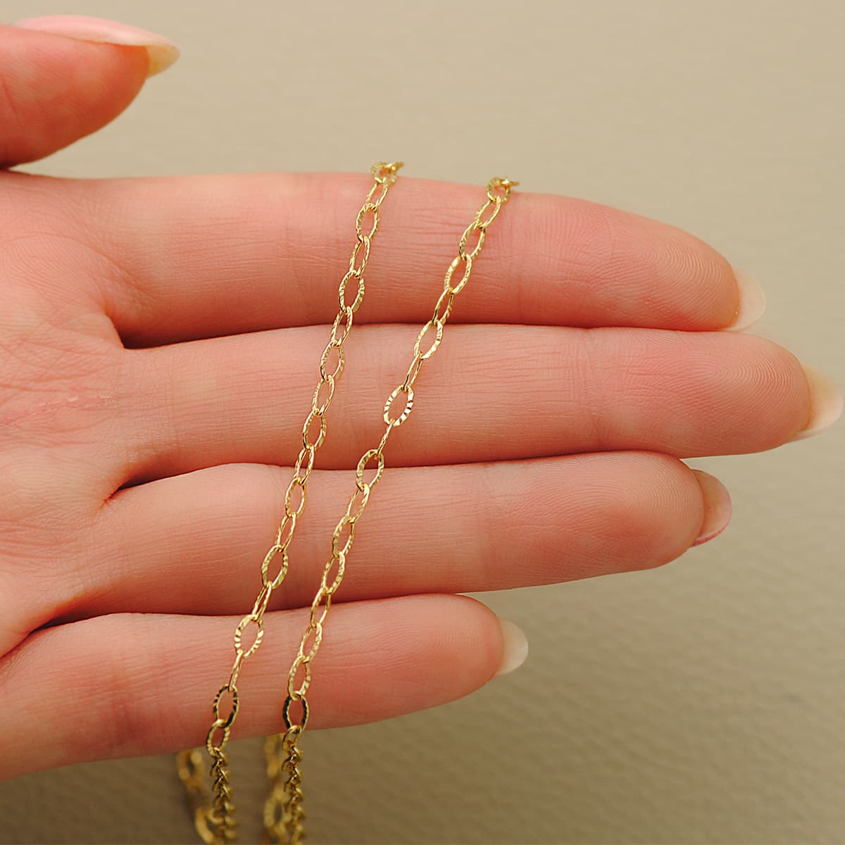 18K Yellow Gold Chain Forced Carved Hollow Length 45 cm Width 2.5 mm