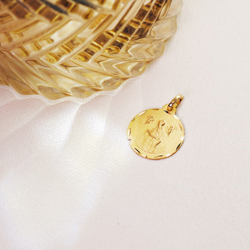 18K Medalla Oro Amarillo Virgen De Africa Tallada 18 mm