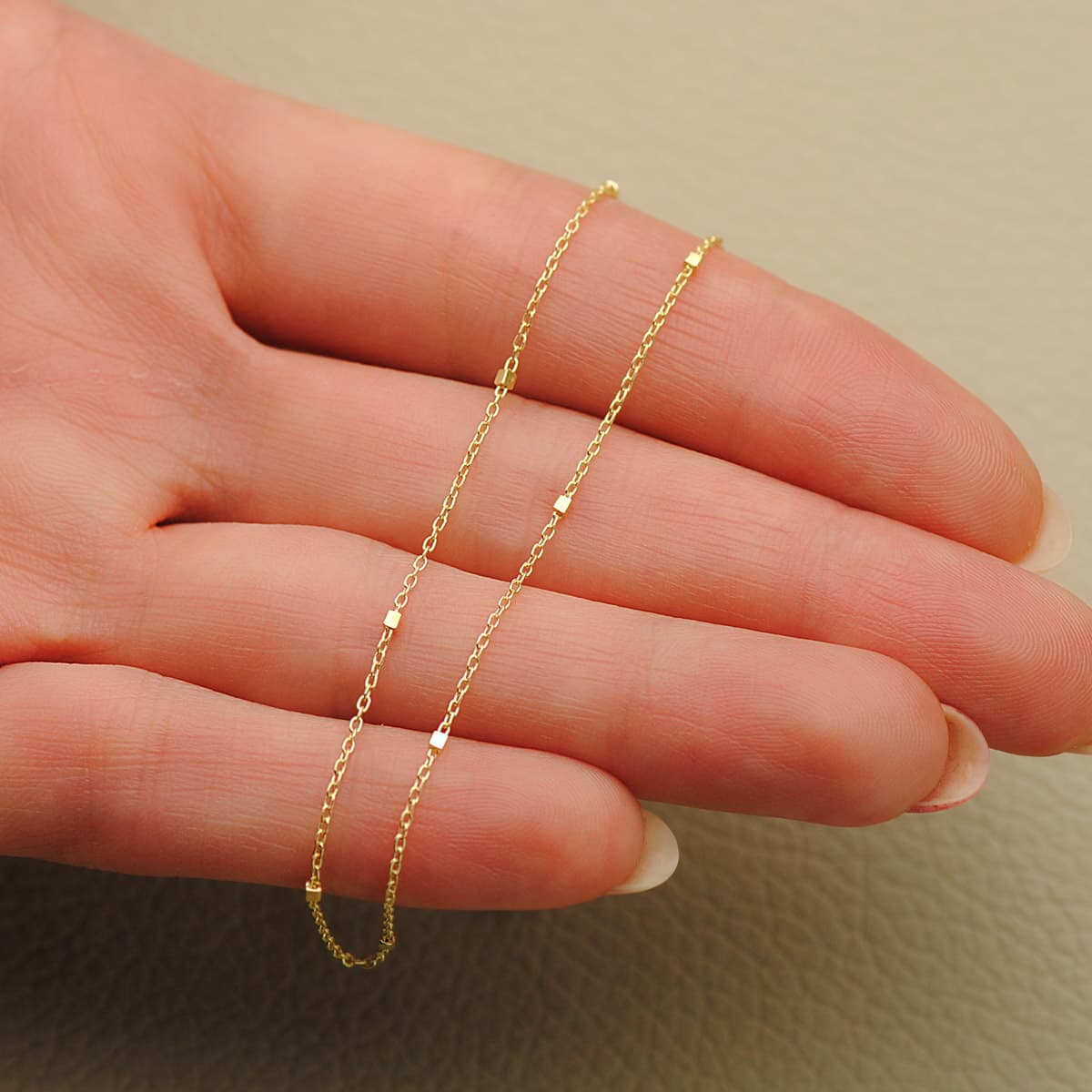 18K Solid Combined Forced and Cubes Chain. Length 45 cm Width 1 mm