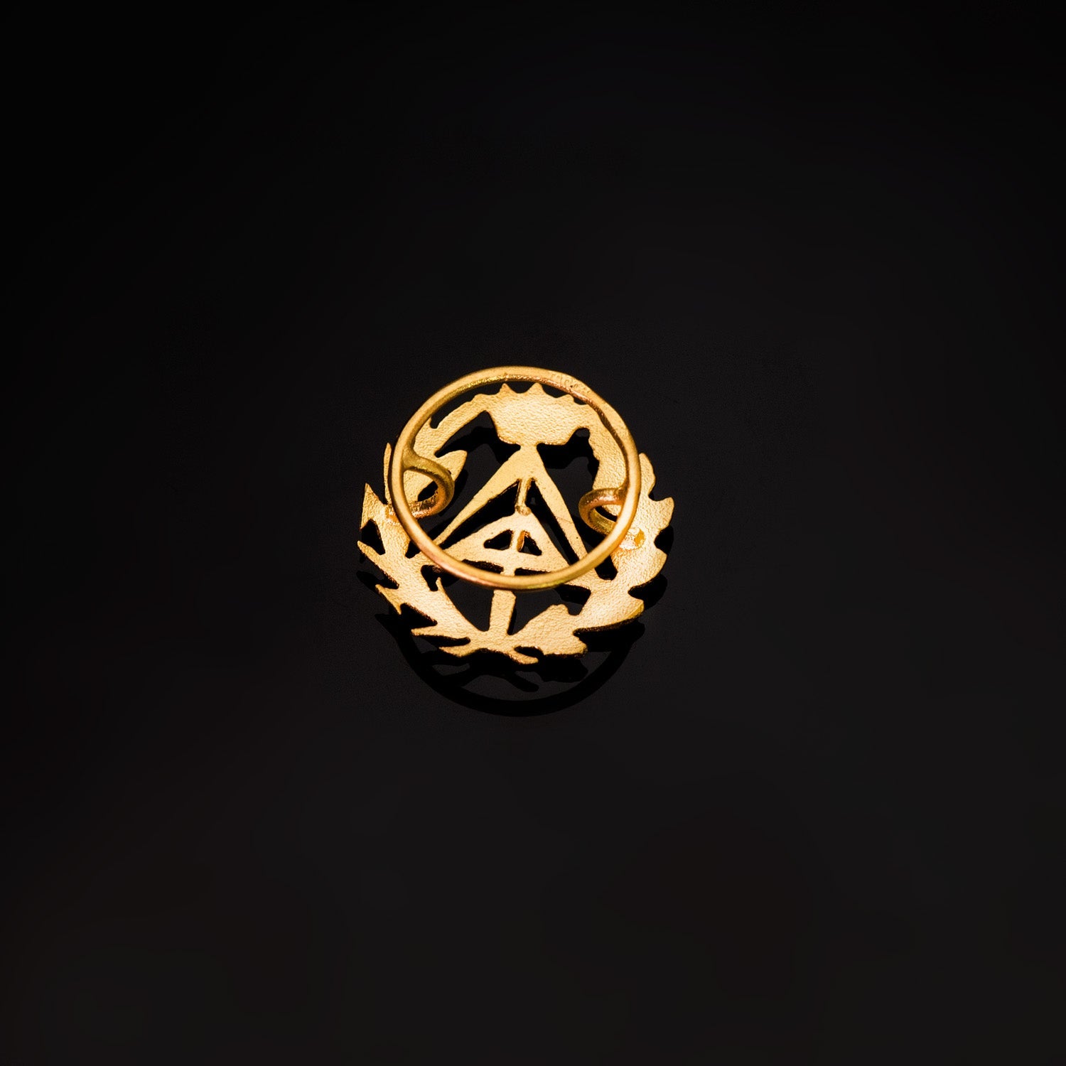 18K Insignia Oro Amarillo Aparejador ( Arquitecto Tecnico )16 x 15 mm