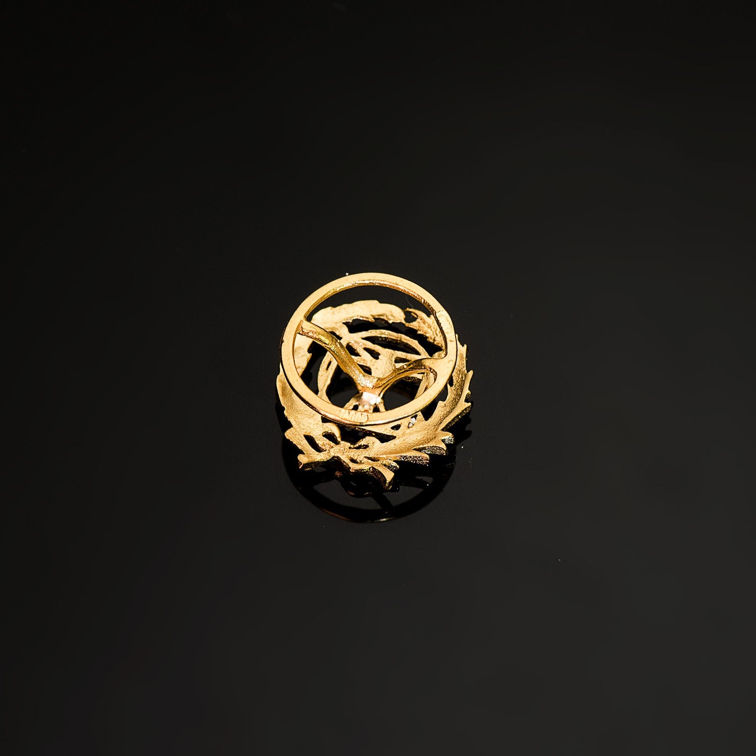 18K Yellow Gold Fine Arts Insignia. 15 x 14 mm
