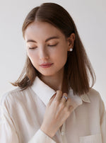 Small and classic flat pearl earrings 11.5 cm