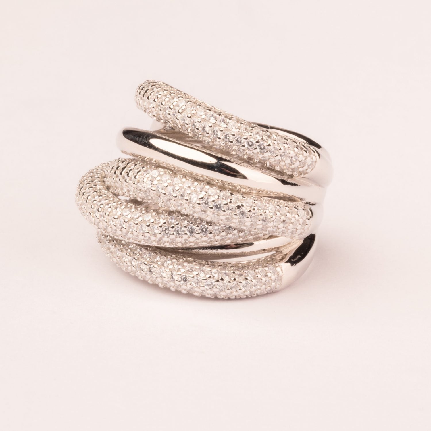 Ring with alternating pavé mesh, brilliant and smooth cut