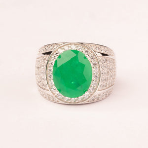 High central mesh ring with oval emerald zirconia