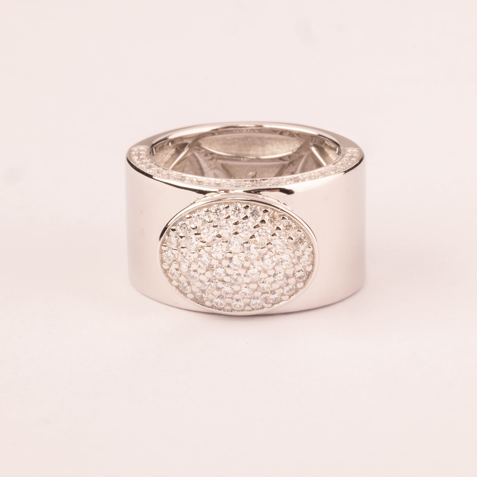 Chevalier Ring with Oval Pavé Mesh