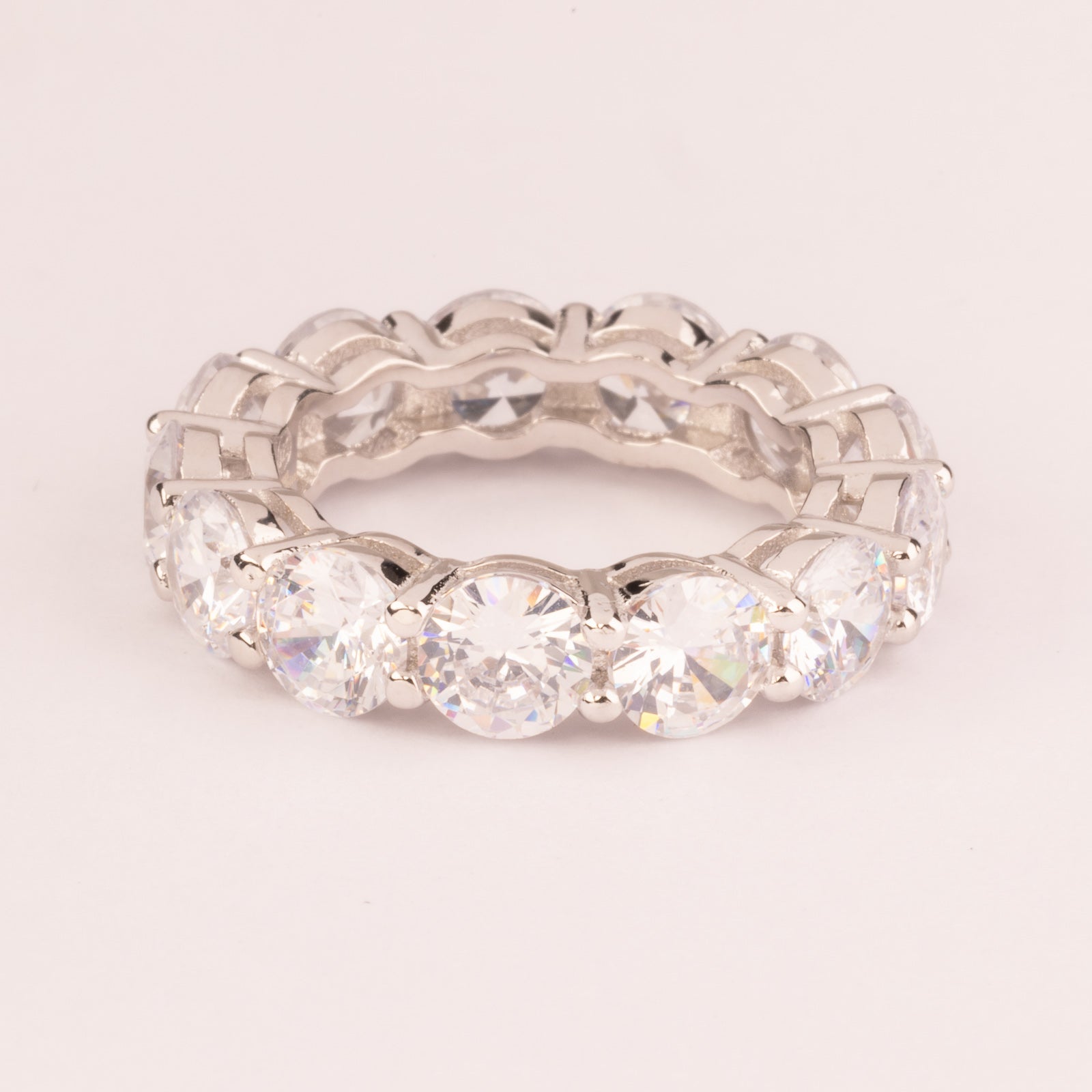 Round wedding band 6 mm high bezel