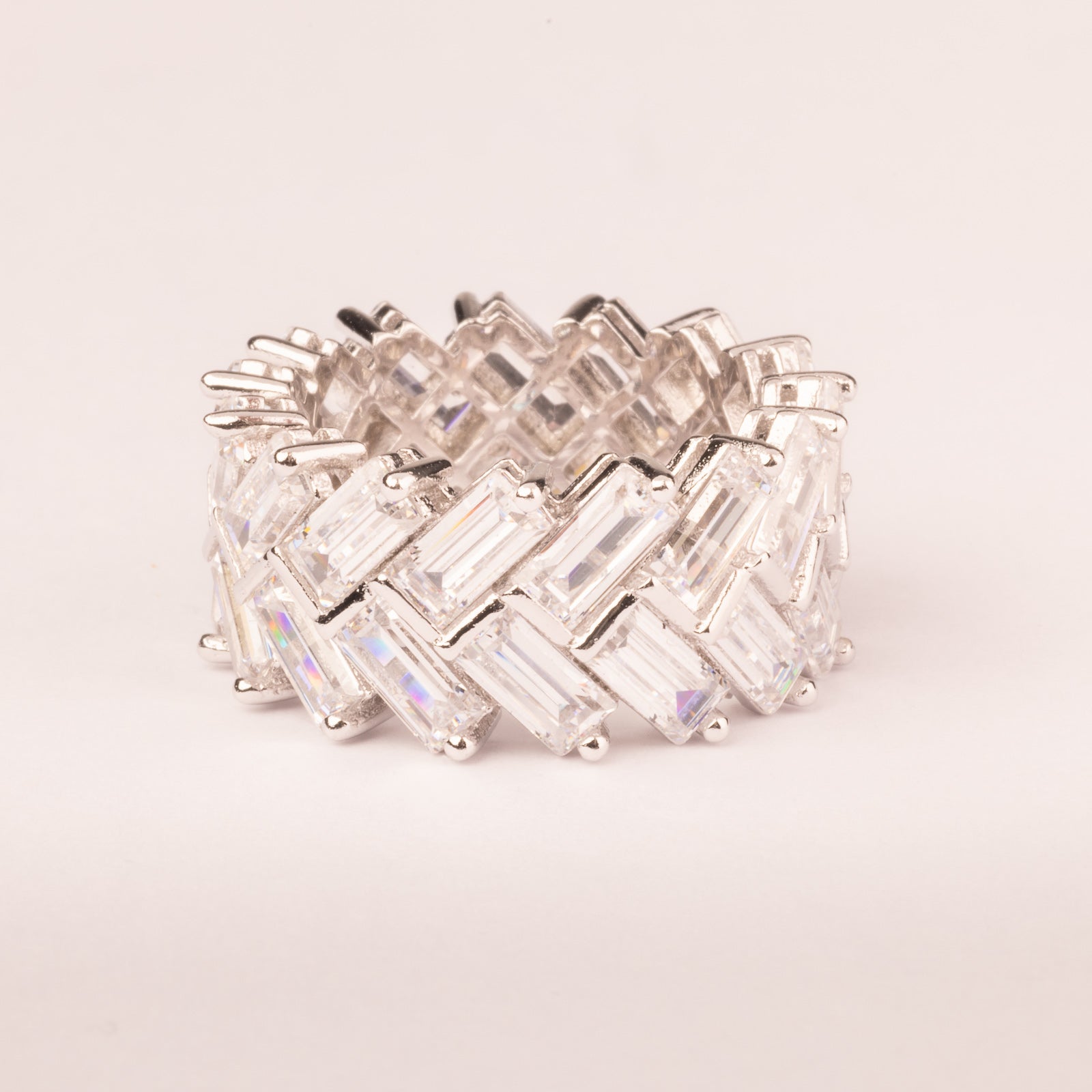 Ring with baguette-cut cubic zirconia mesh
