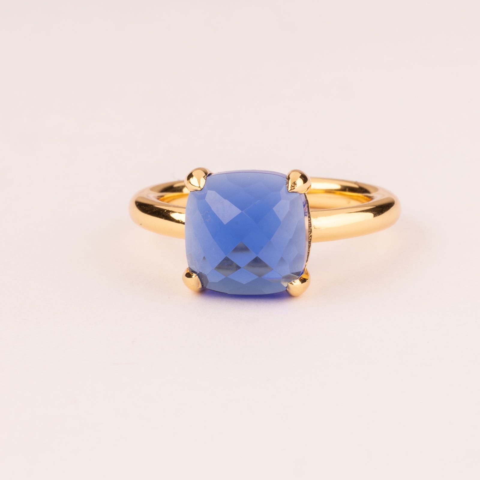 Bague colorée avec zircones taille coussin bleu