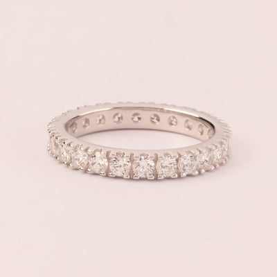 Wedding ring with 2.5 mm zircons