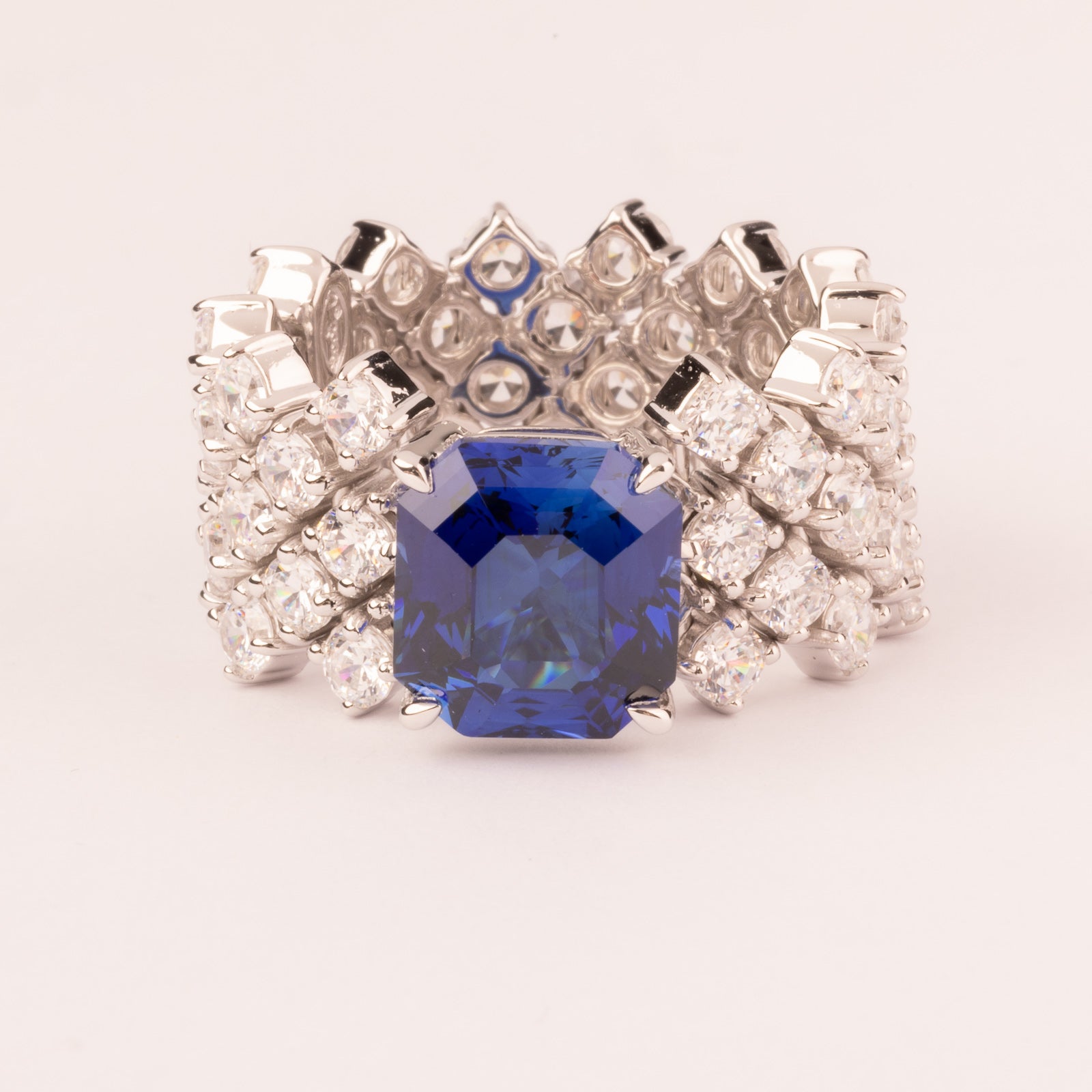 High and soft mesh with central sapphire cubic zirconia with emerald cut