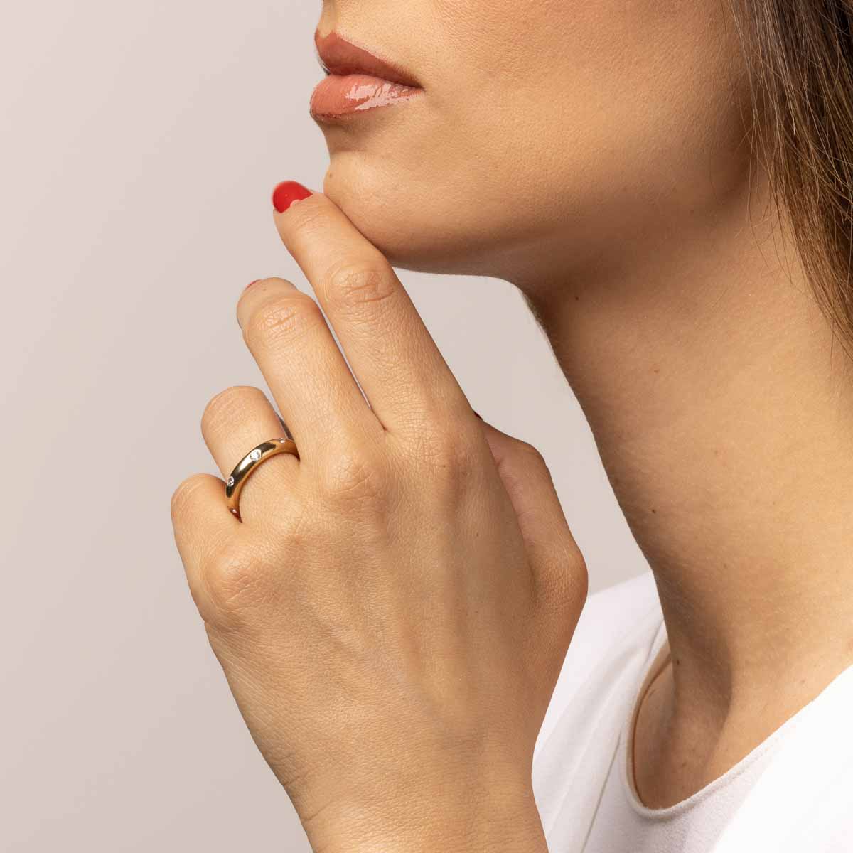 Smooth ring with white cubic zirconia plated in 18k gold