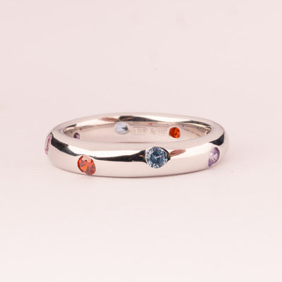 Plain ring with colored zircons