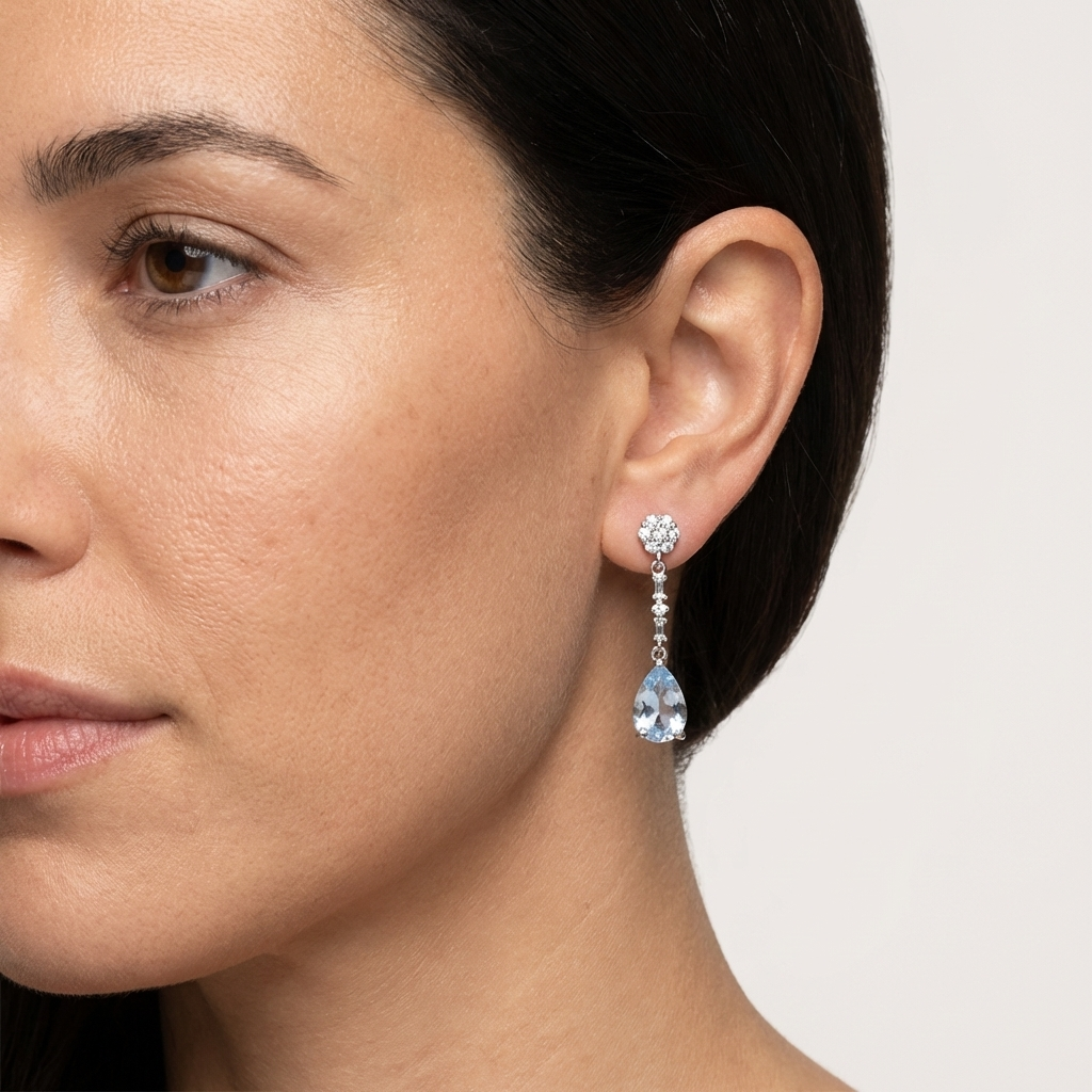 Pendientes de plata cortos con gota aguamarina y roseton
