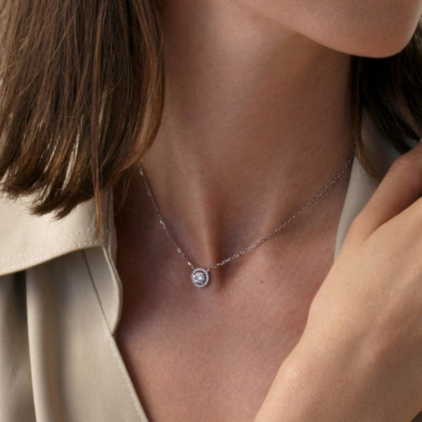 Shiny Silver Pendant with Round Zirconia Motif and Zirconia Detail