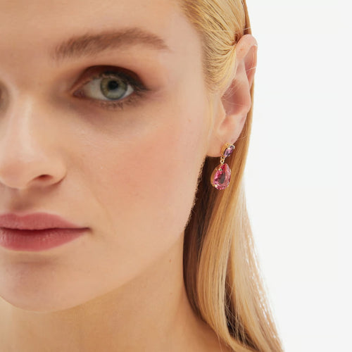 Pendientes largos lágrima color rosa bañados en oro