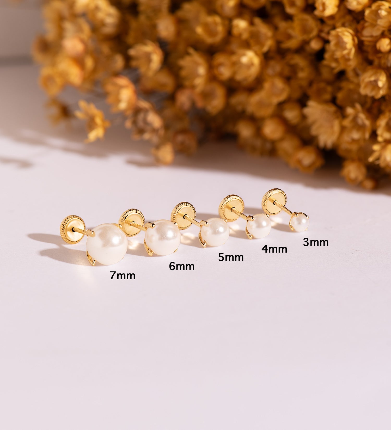 18K Yellow Gold Earrings 4 Prongs 4mm Pearl. Nut Closure