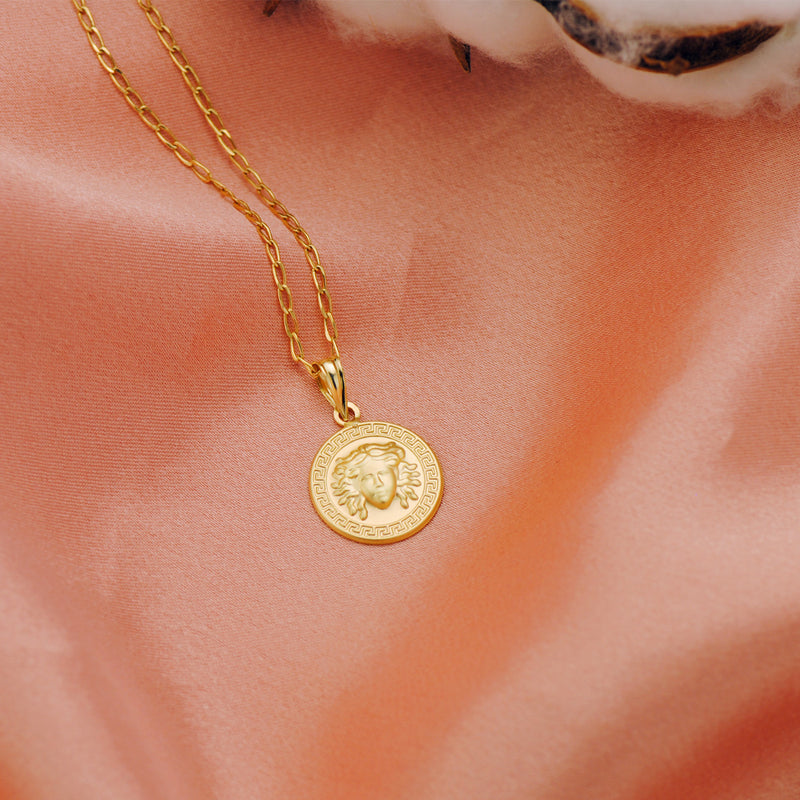 18K Medalla Oro Amarillo Medusa Con Borde De Greca Matizada 15 mm