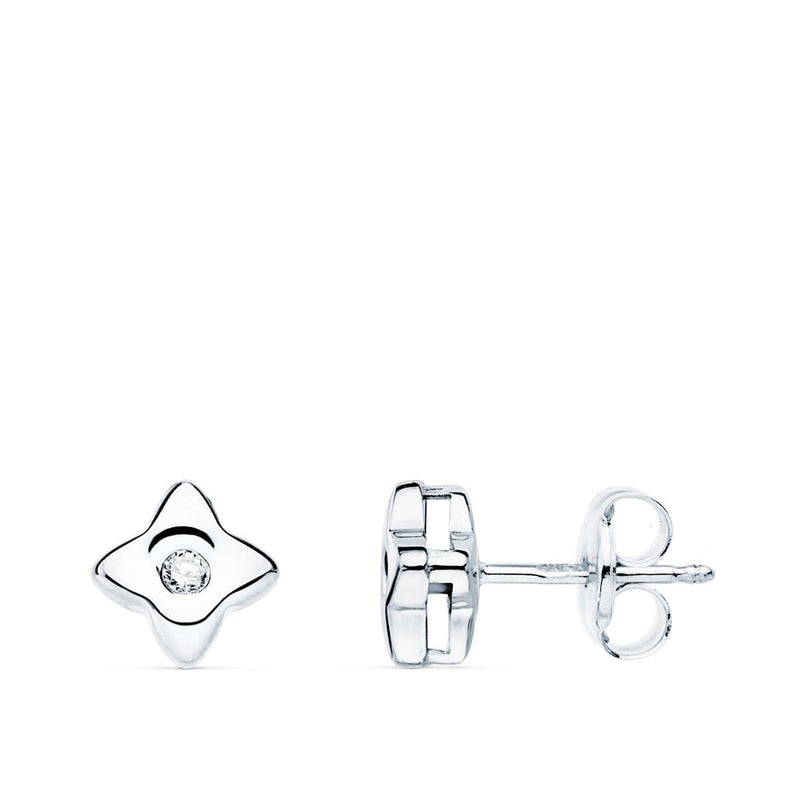 18K White Gold Star Earrings 5.5x5.5 mm Diamond 0.040 Qt. G-Vs2.