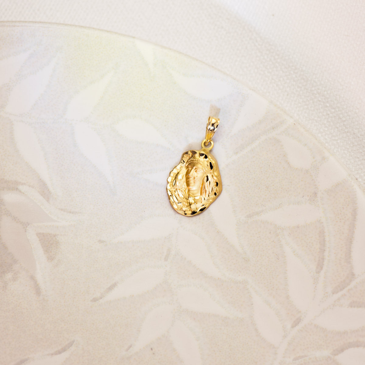 18K Hope Medal of Triana Carved Silhouette 17x13 mm