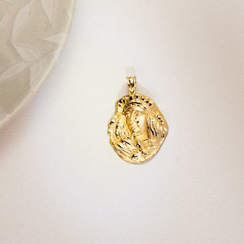 18K Medalla Esperanza De Triana Silueta Tallada 35x28 mm