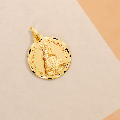 18K Medalla De La Virgen De Covadonga Tallada 18 mm