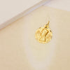 18K Medalla Virgen De Montserrat Tallada 20 mm