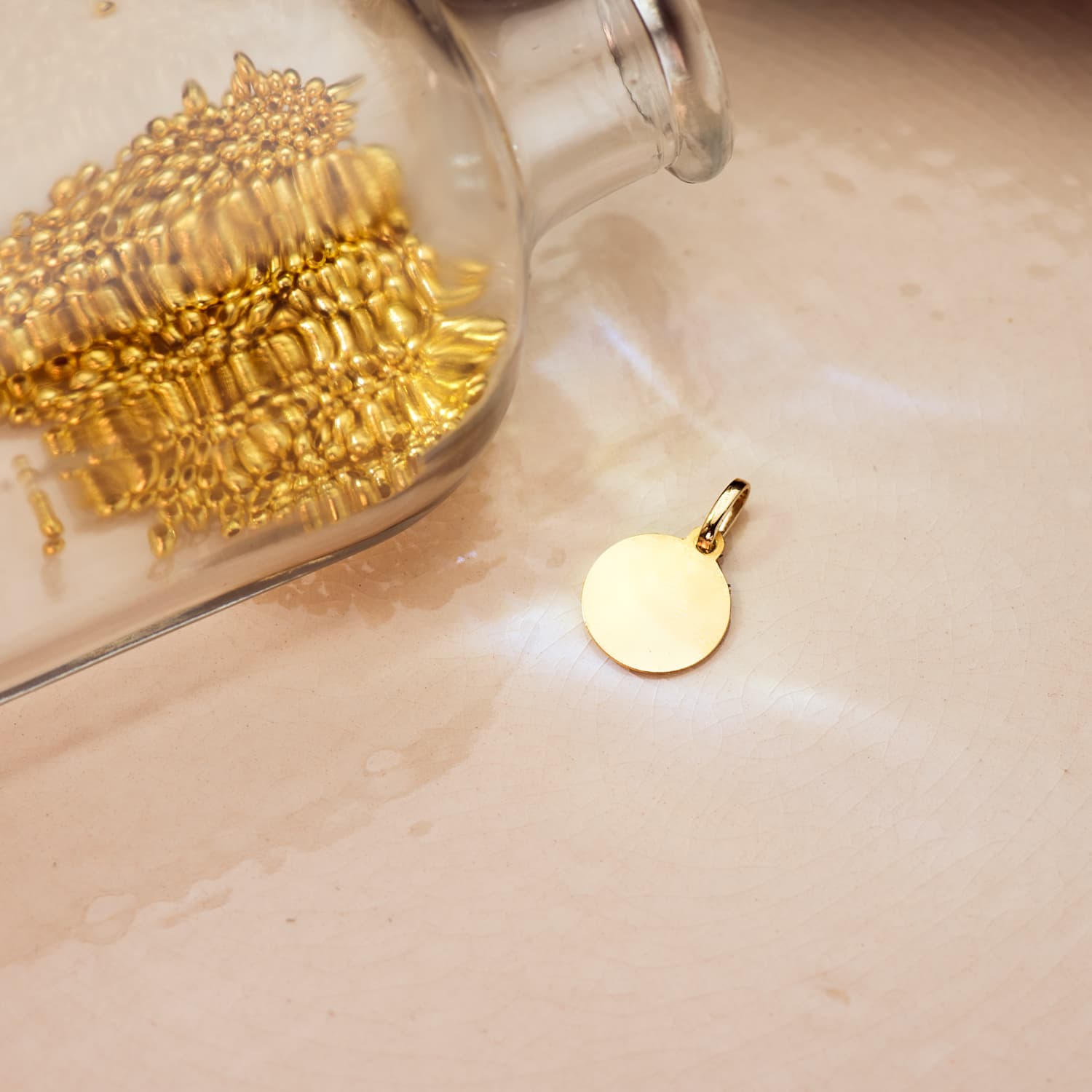 18K Medal Virgin of Perpetual Help Bezel 12 mm