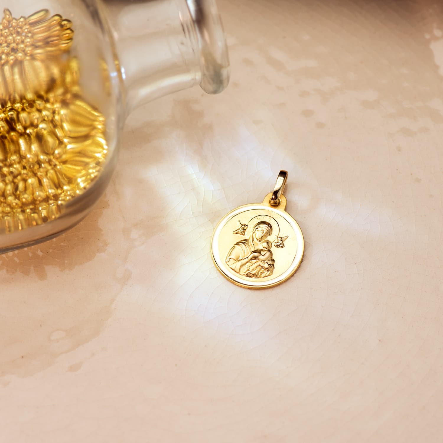 Médaille Vierge du Perpétuel Secours 18K Biseau 16 mm