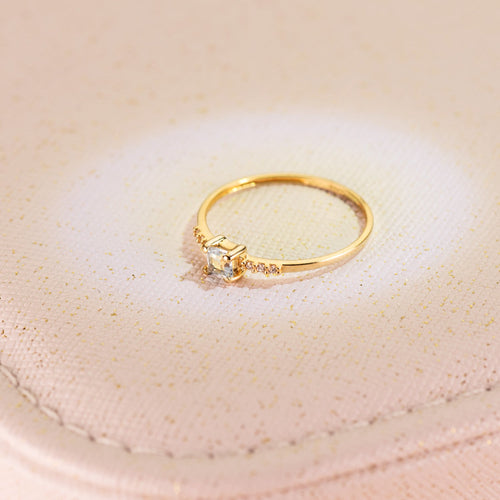18K Yellow Gold Ring 6 Diamonds 0.030Qts. G-Vs2 Aquamarine 3x3mm Body 1mm