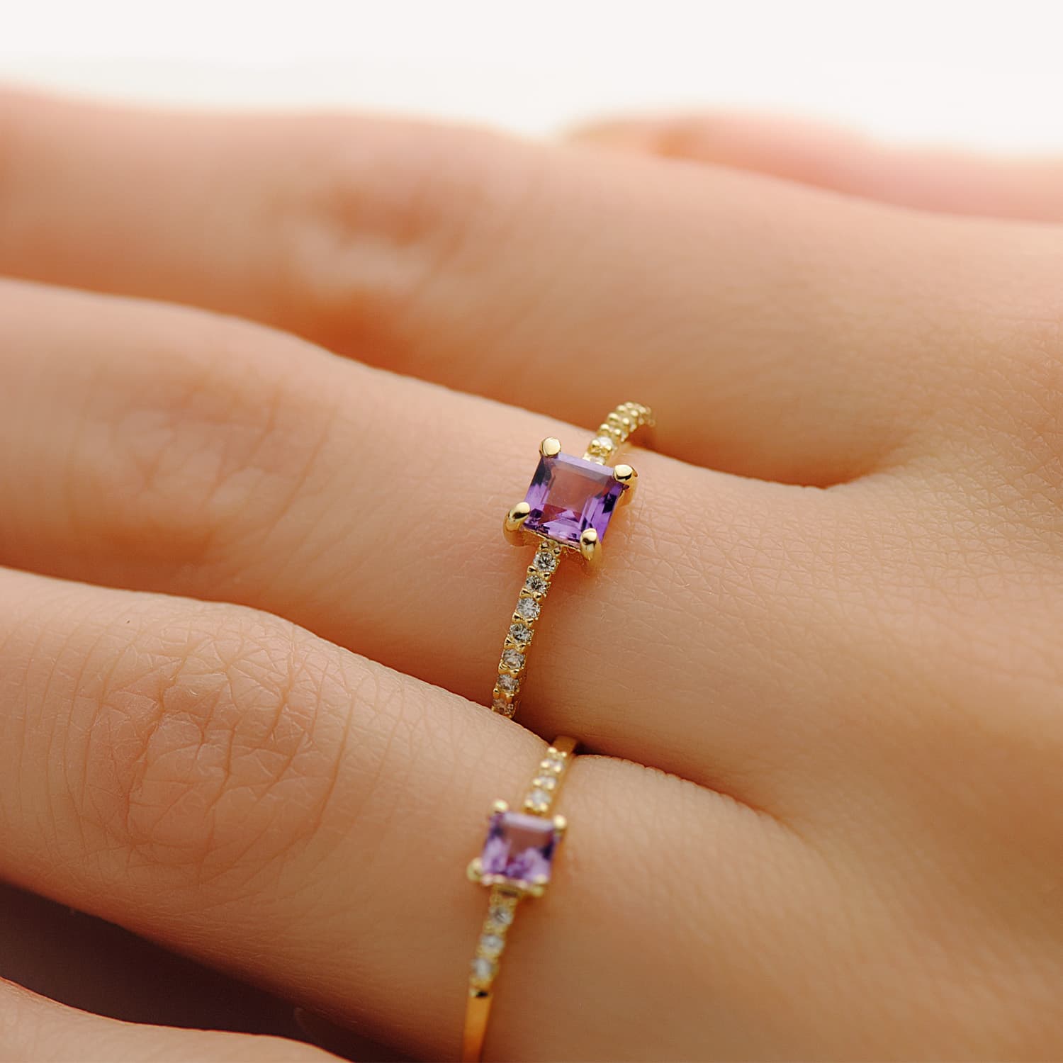 Yellow Gold Ring 14 Diamonds 0.070 Carats G-Vs2. Amethyst 4x4 mm Body 1 mm