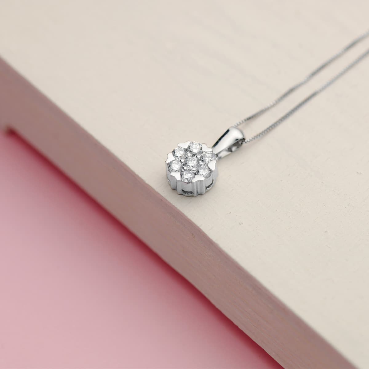 18K White Gold Choker Pendant 7 mm Diamonds 0.301Qts G-Vs2 Chain 42+3cm